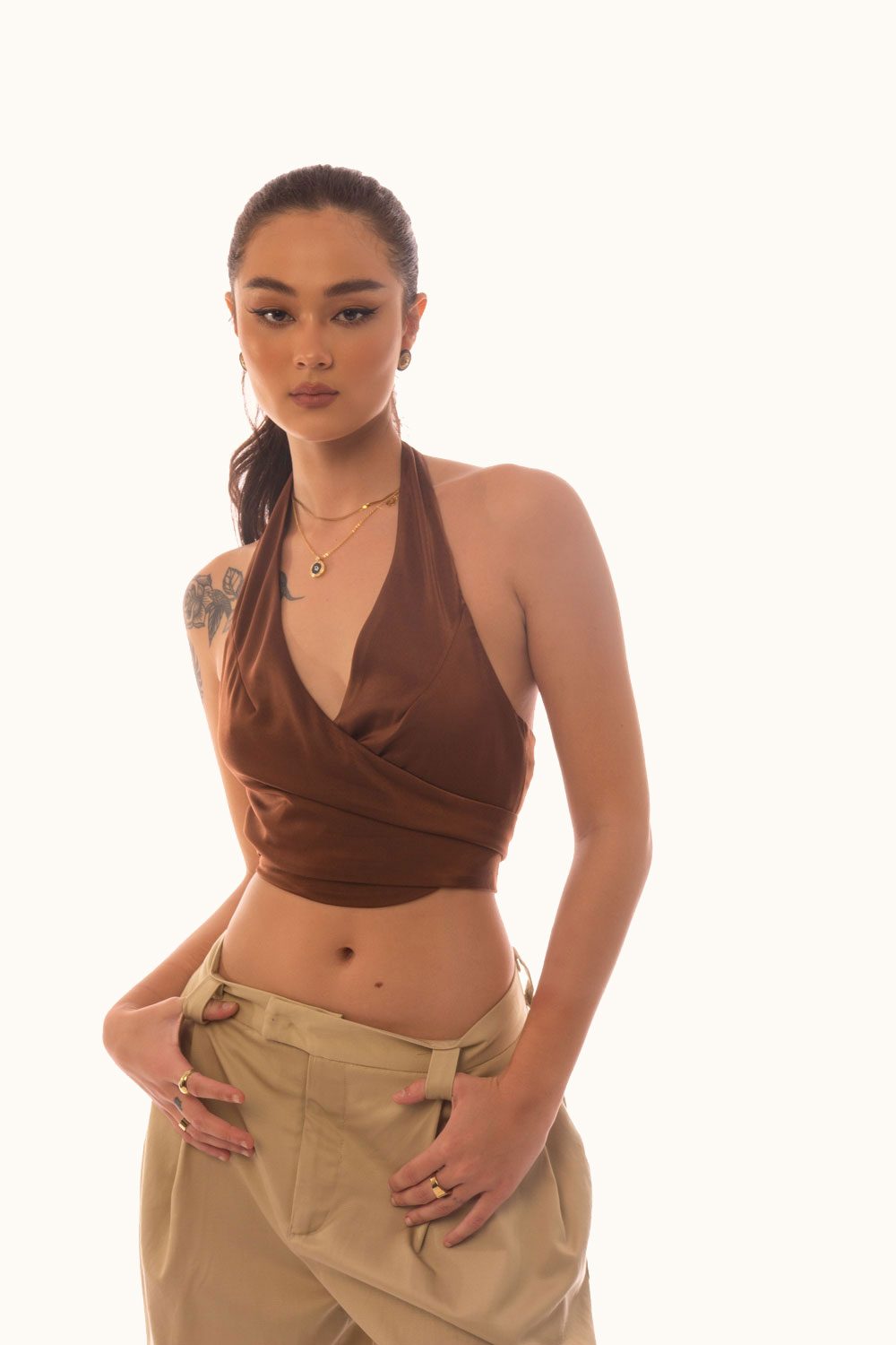 Áo Cổ Yếm Hở Ngực Naomi Daphale