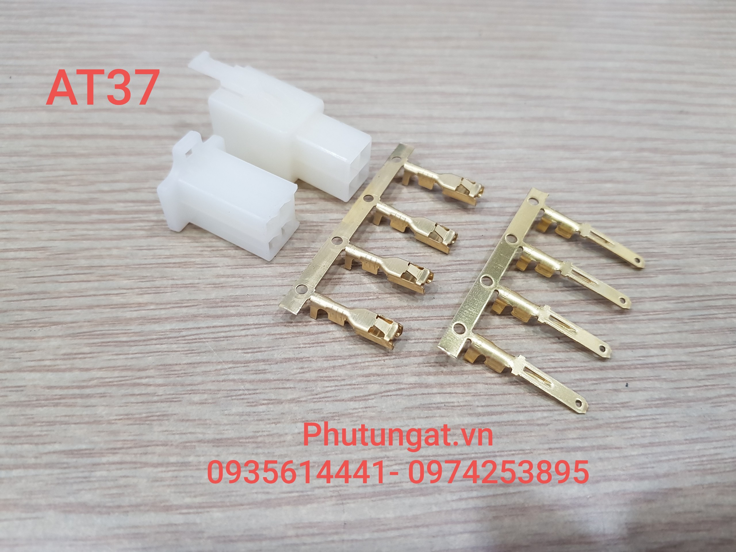 Bộ giắc nhựa 4 lỗ 4p màu trắng -2.8 - at37