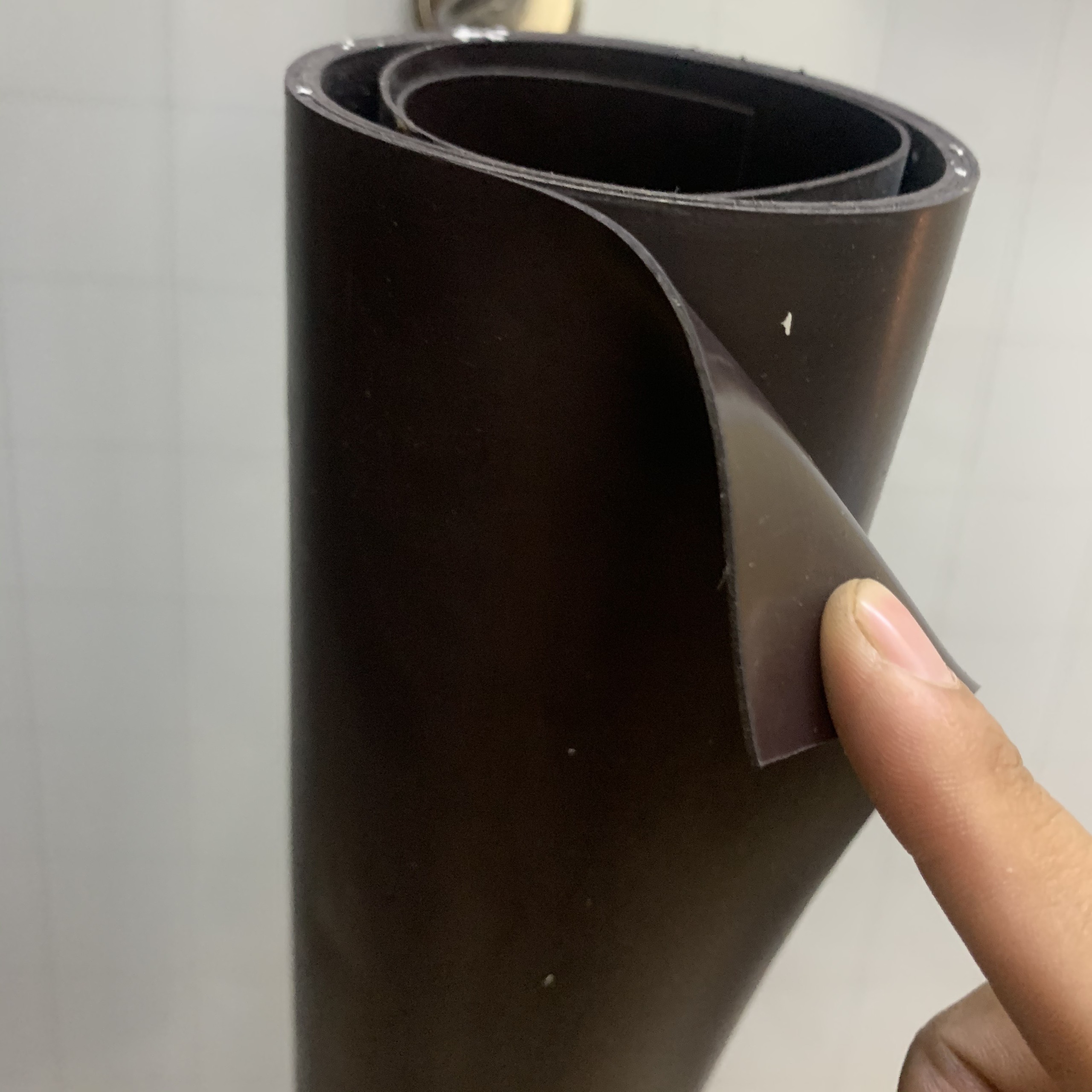 Nam châm cuộn dẻo nâu 62CM X 1M X 0.75MM NÂU-GIÁ BÁN THEO MÉT