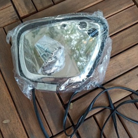 Cốp inox xe cub 78 2 lỗ ( 1 lỗ khóa - 1 lỗ đèn) bao gồm ốc cốp + dây nẹp