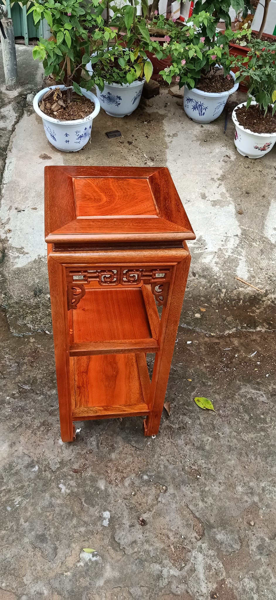 Đôn vuông 2 tầng gỗ cẩm vàng kích thước cao 80 cm, đường kính mặt 30 cm