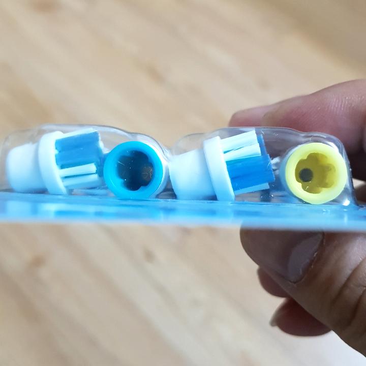 Bộ 4 đầu bàn chải đánh răng thay thế cho máy oral b