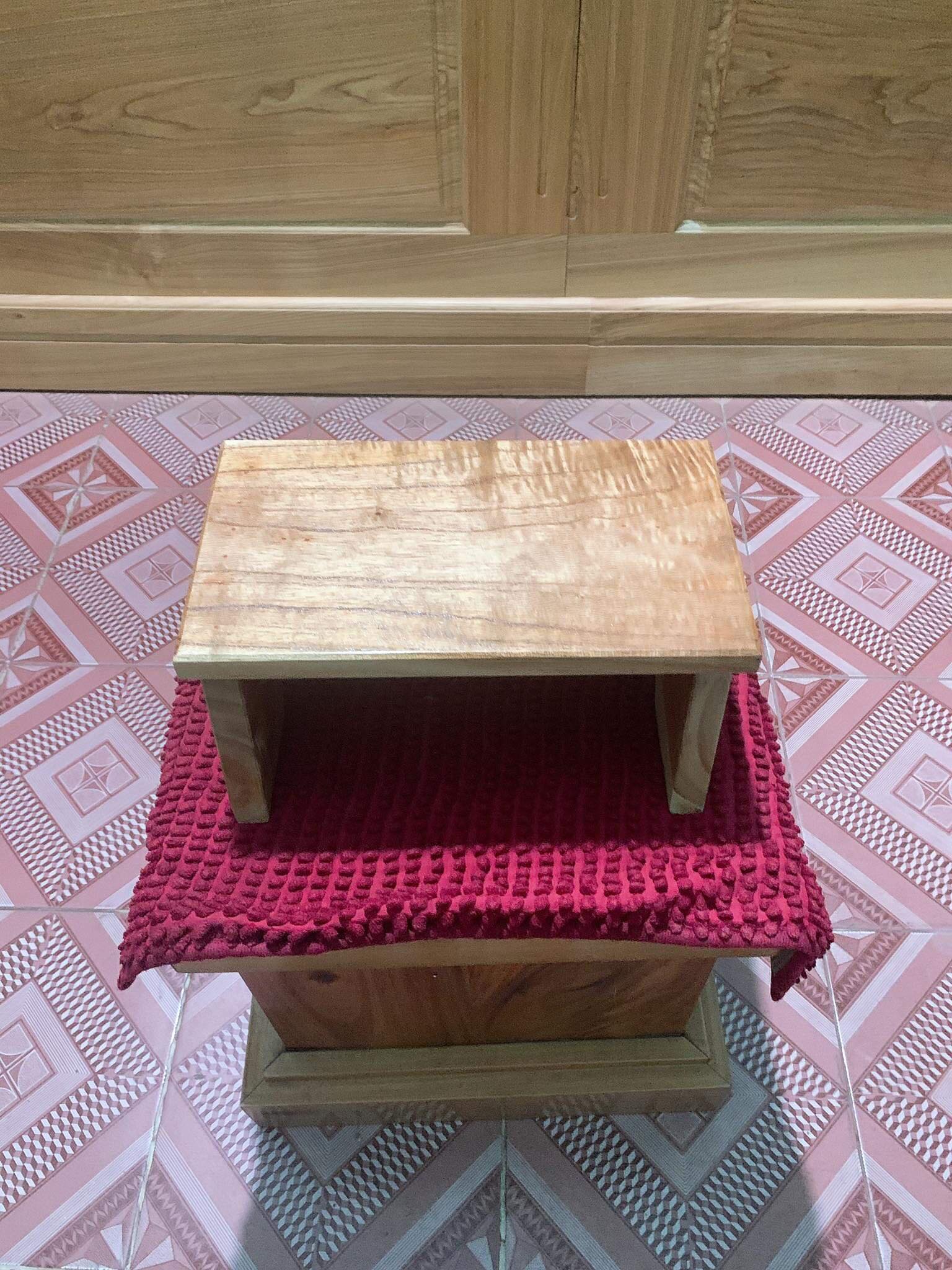 Ghế con - ghế con bằng gỗ tự nhiên nguyên tấm - Ghế gỗ con - Ghế đẩu lùn - Ghế con truyền thống - Ghế đòn - Ghế lùn - Ghế kê đồ - Ghế nhặt rau - Ghế chặt thịt gà - Ghế gỗ