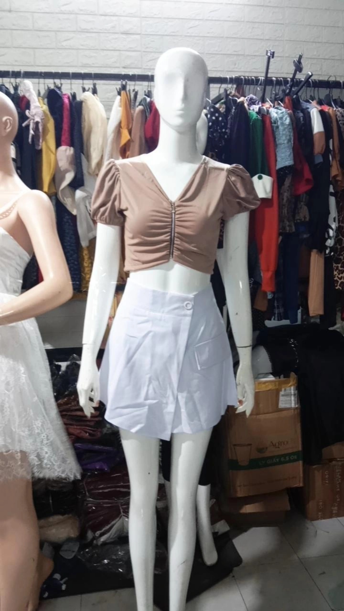 Áo lop top nũ co khóa kéo màu da 40kg tới 60kg đi choi được đi thể thao dc