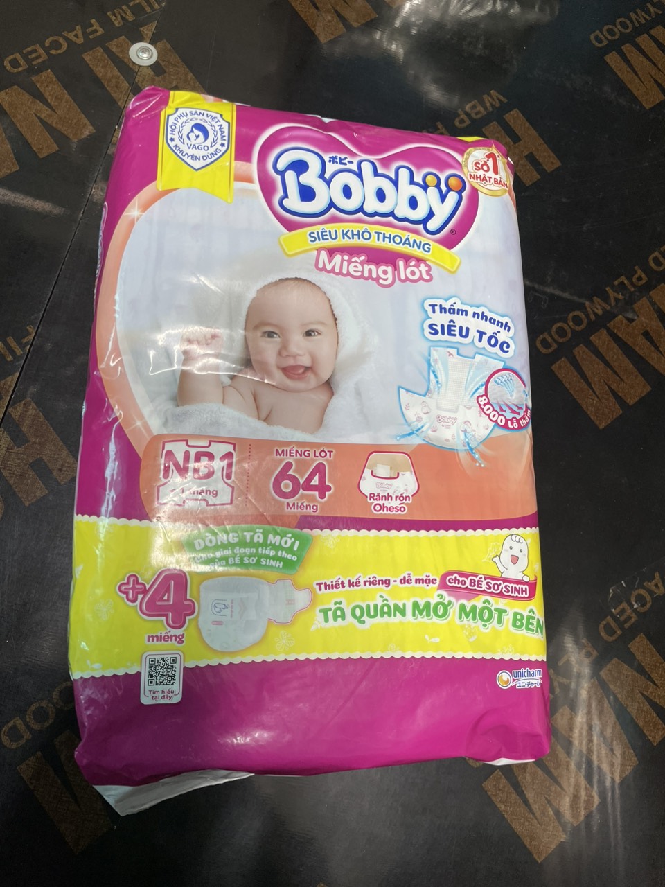 Miếng lót Bobby newborn 1 (64 miếng + 6 tã dáb