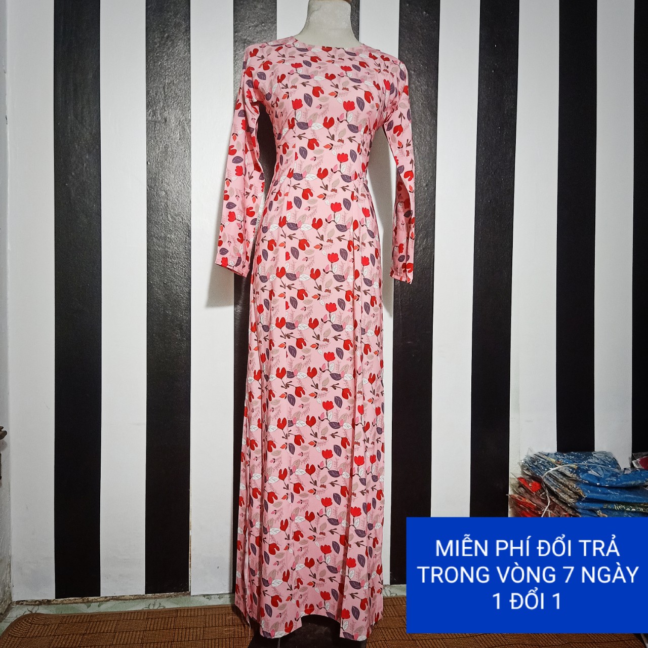 (HÌNH THẬT) Áo dài truyền thống Boonz AD.42 họa tiết màu hồng được may bằng chất liệu lụa thoáng mát, vải mềm, mịn, thấm hút mồ hôi tốt. Áo dài co giãn nhẹ dễ cử động, form dáng đẹp. Áo dài truyền thống Boonz với 2 tà chữ A r