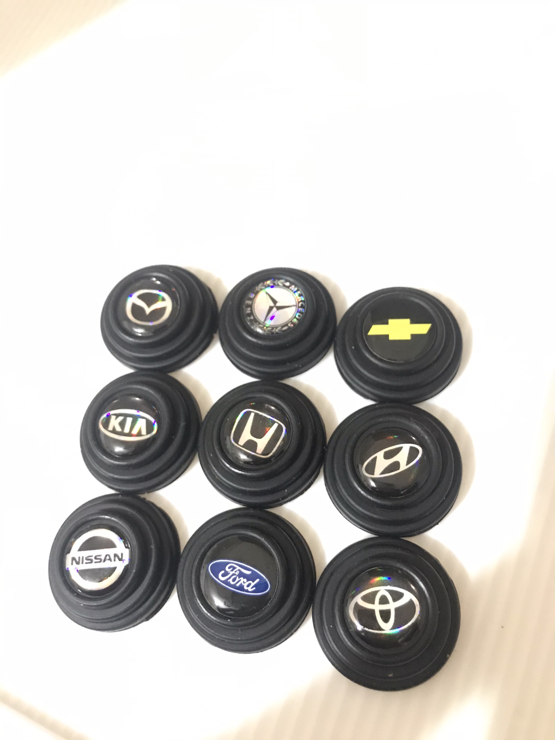 Combo 04 Núm Cao su giảm chấn , chống va đập cửa xe Ô tô theo Logo Xe