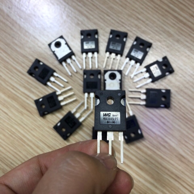 Đi ốt 3 chân mbr3045