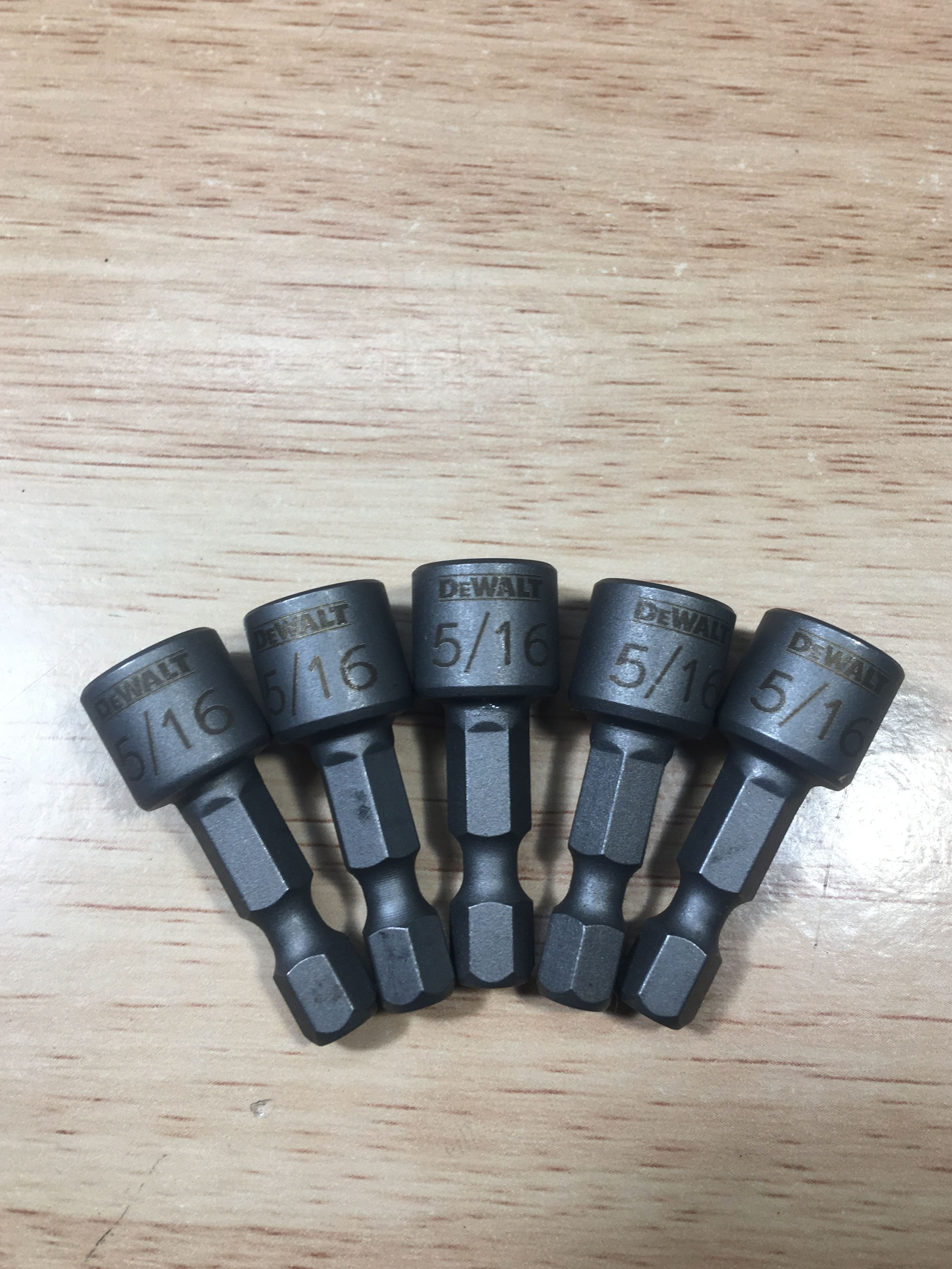 Đầu bắn tôn dewalt 5/16" dài 35mm màu xám