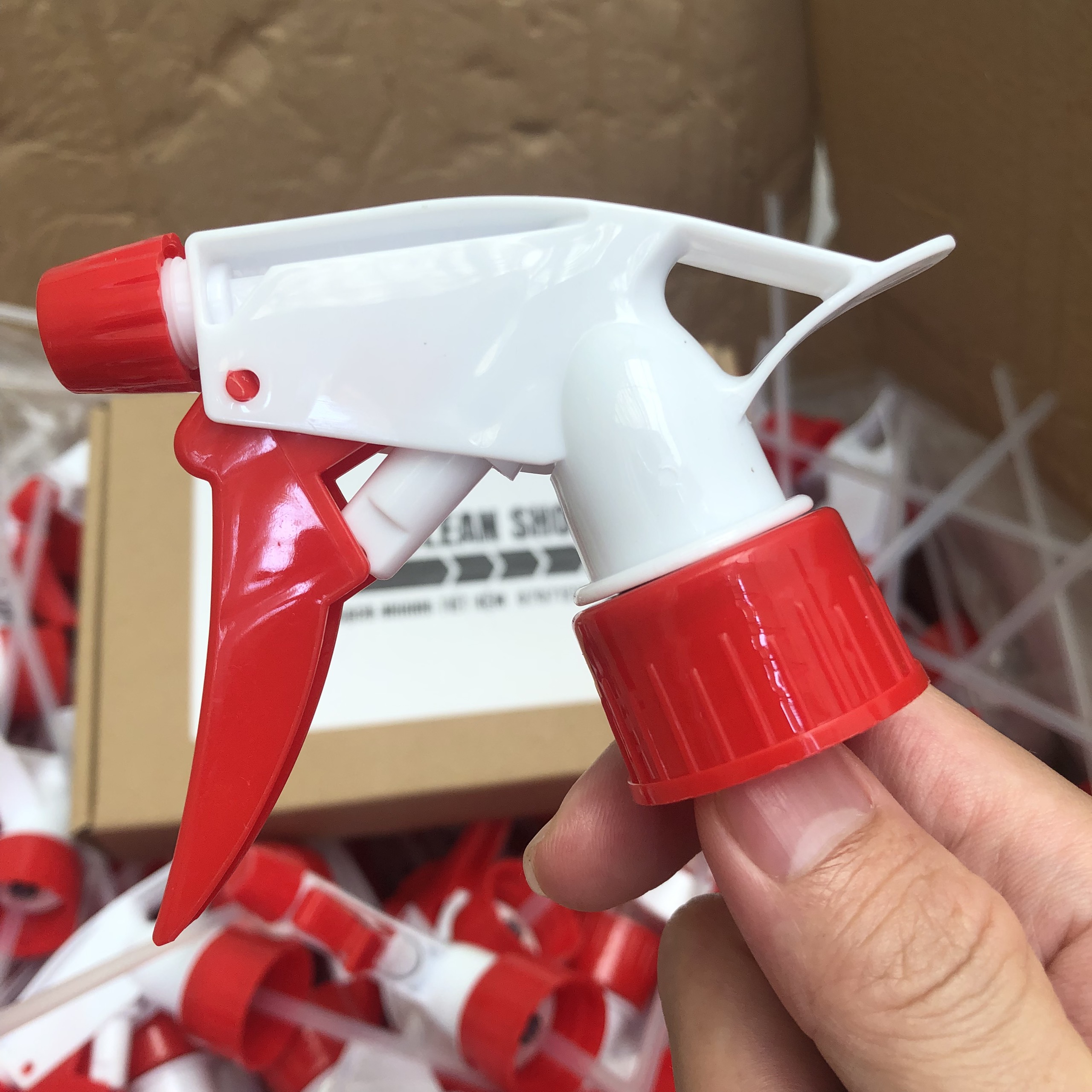 ĐẦU VÒI XỊT PHUN SƯƠNG 28mm phù hợp cổ chai nước suối coca, cồn...