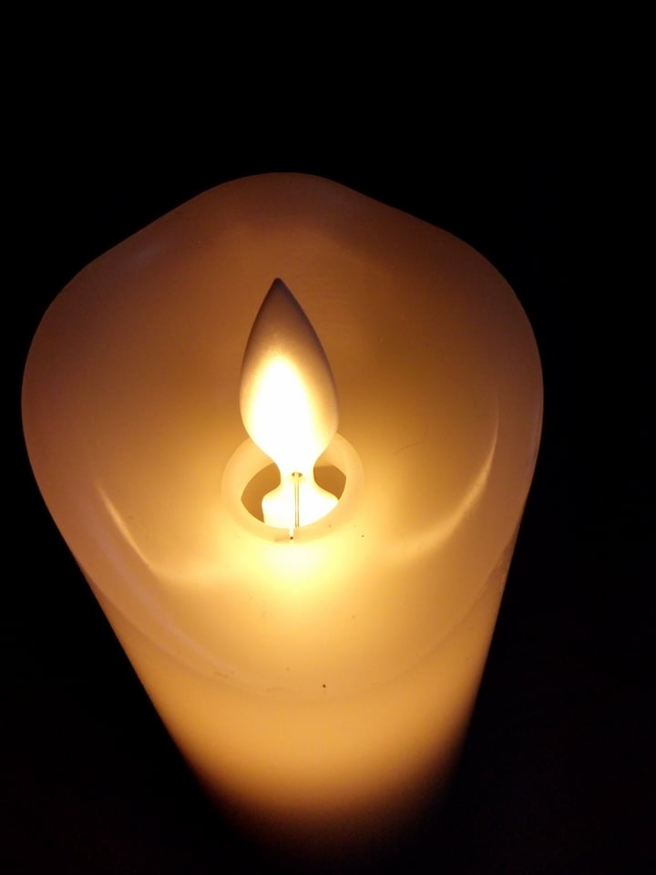 Nến điện tử trang trí đèn Led tiết kiệm 5x15 cm (sử dụng pin sạc tiện lợi)