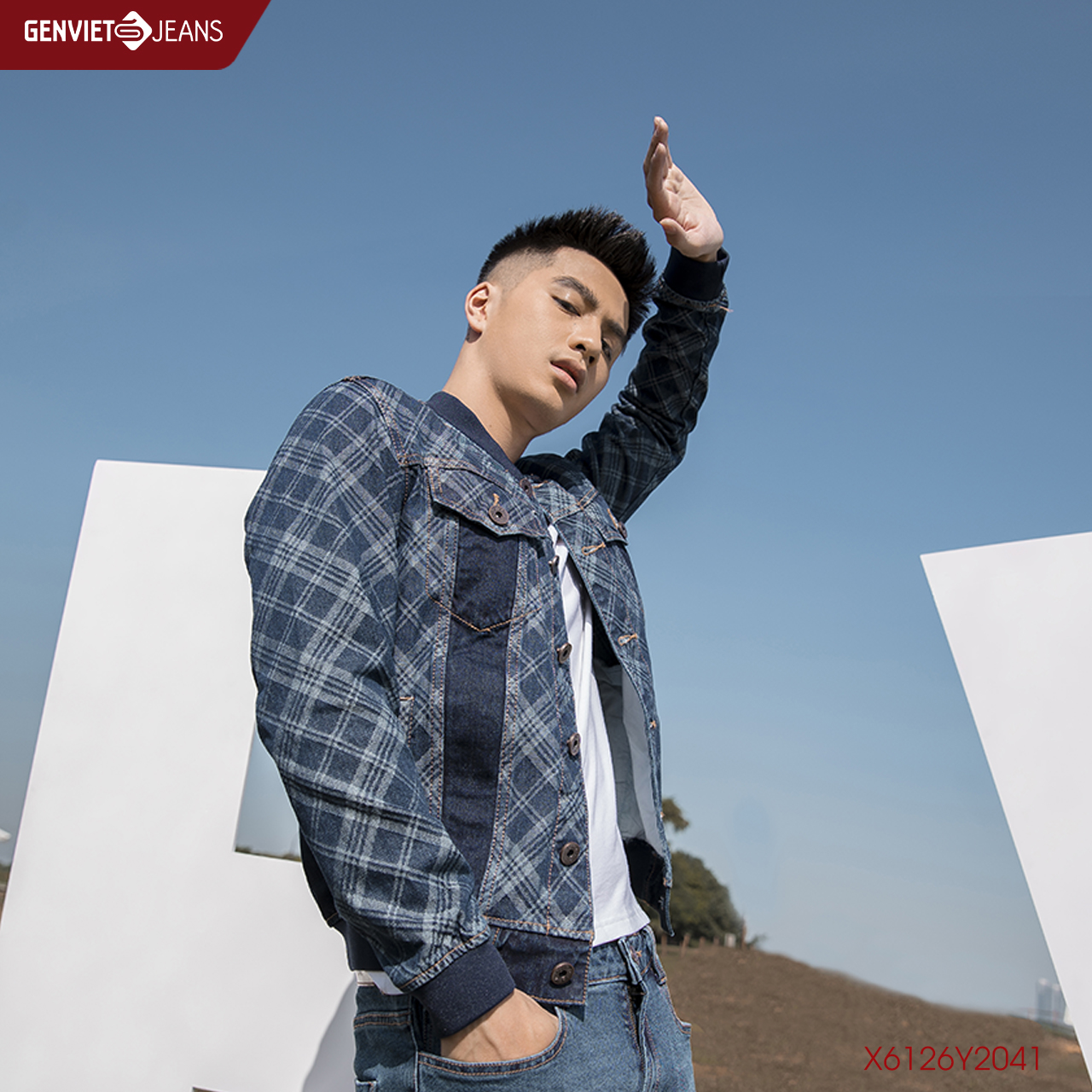 Áo khoác jeans nam genviet jeans dáng bomber phối màu hoạ tiết x6126y2041