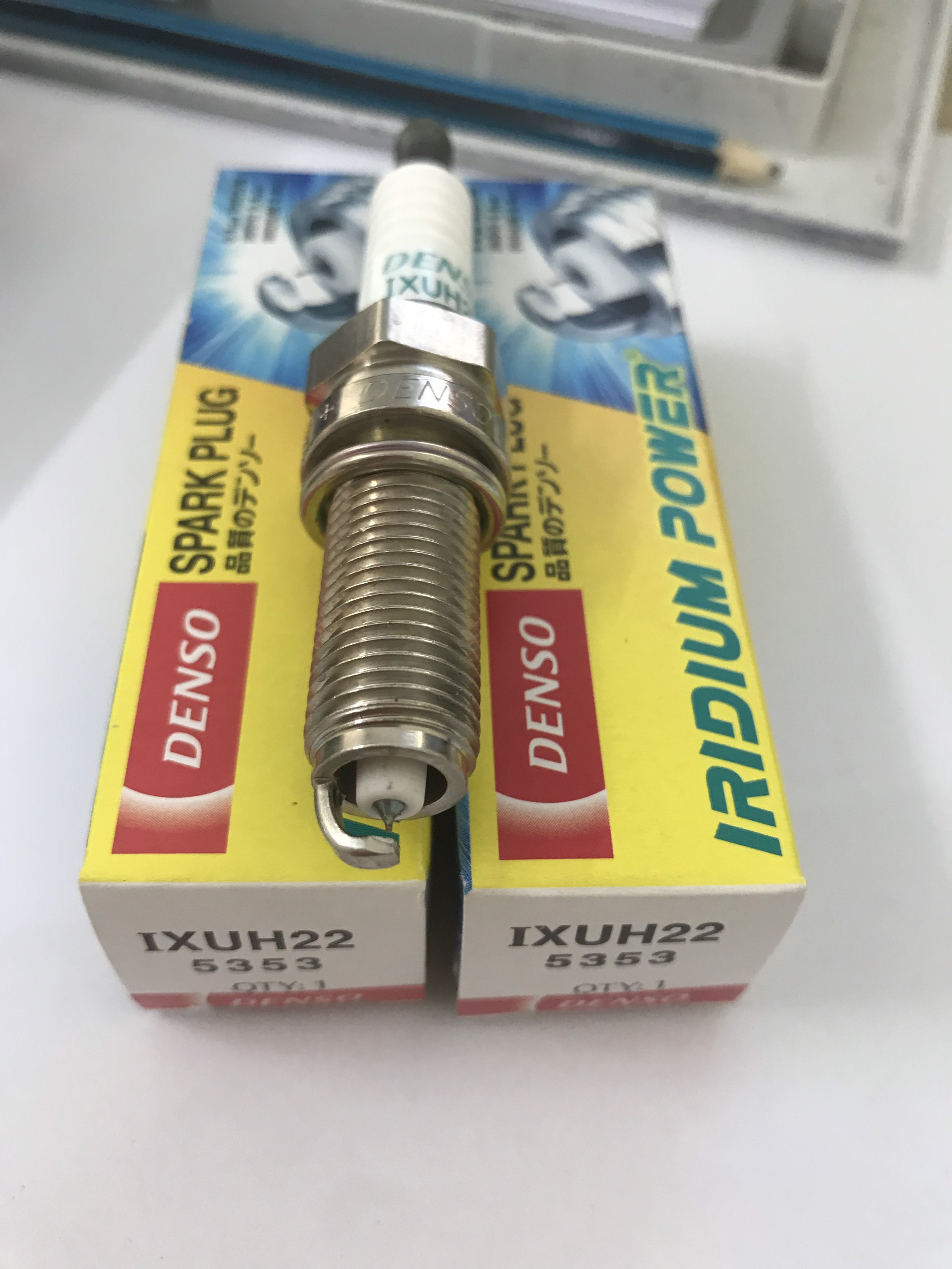 Bộ 4 Bugi Denso Iridium cao cấp IXUH22 cho xe Kia K3/ Sportage, Carens, Cerato+Huyndai Grand