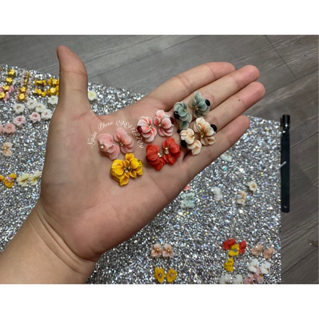 2Hoa cúc ôm đá khối làm nail