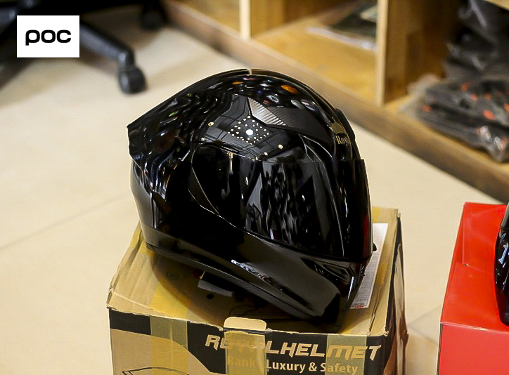 [Có video] Nón bảo hiểm fullface Royal M138B 1 Kính =  ROC 1 mặt kính siêu phẩm (Màu đen bóng) - Bảo hành 12 tháng