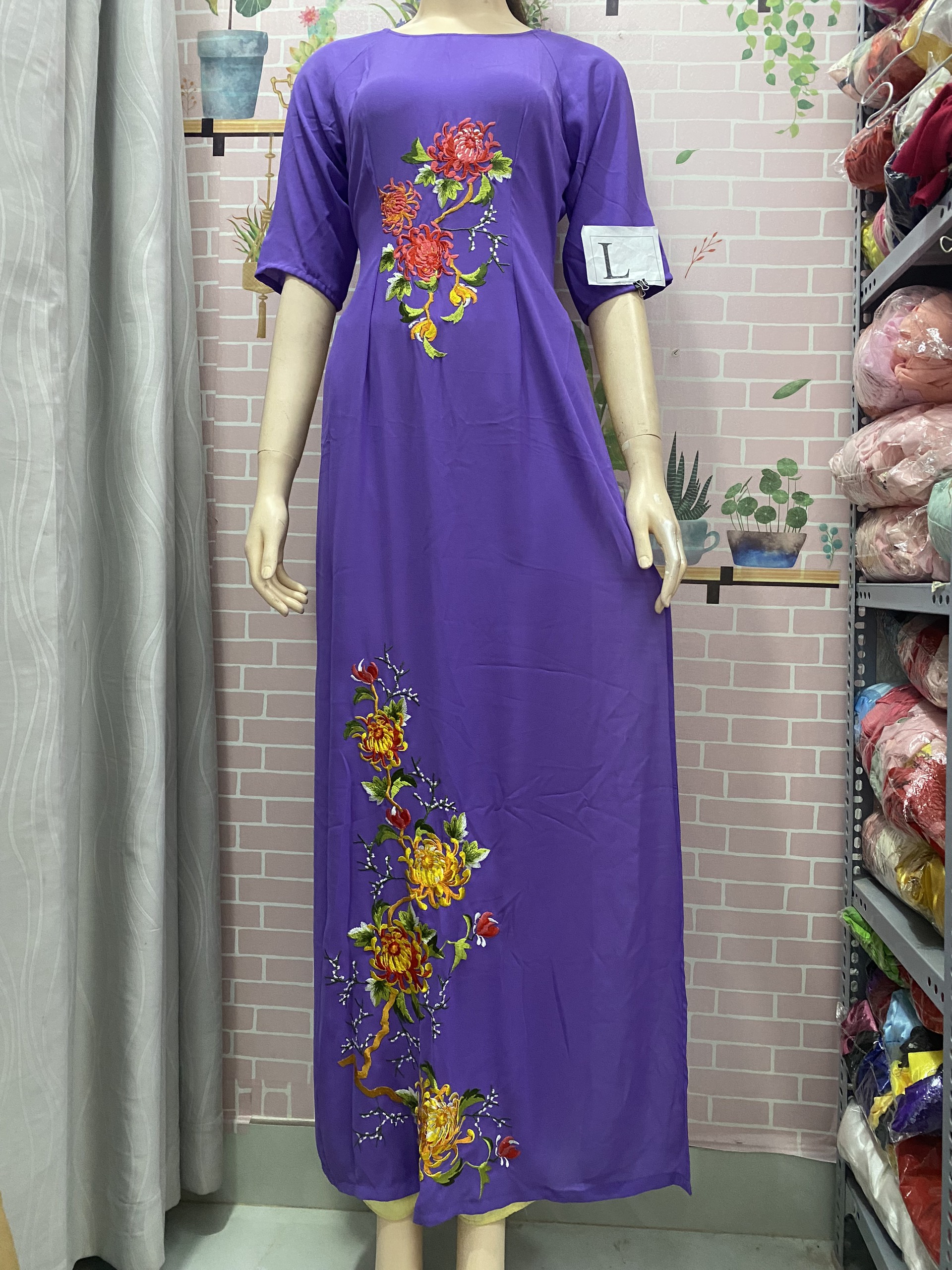 Áo dài thêu hoa, kết hoa may sẵn nhiều size nhiều mẫu chất vải ulụa mỹ đẹp giá rẻ