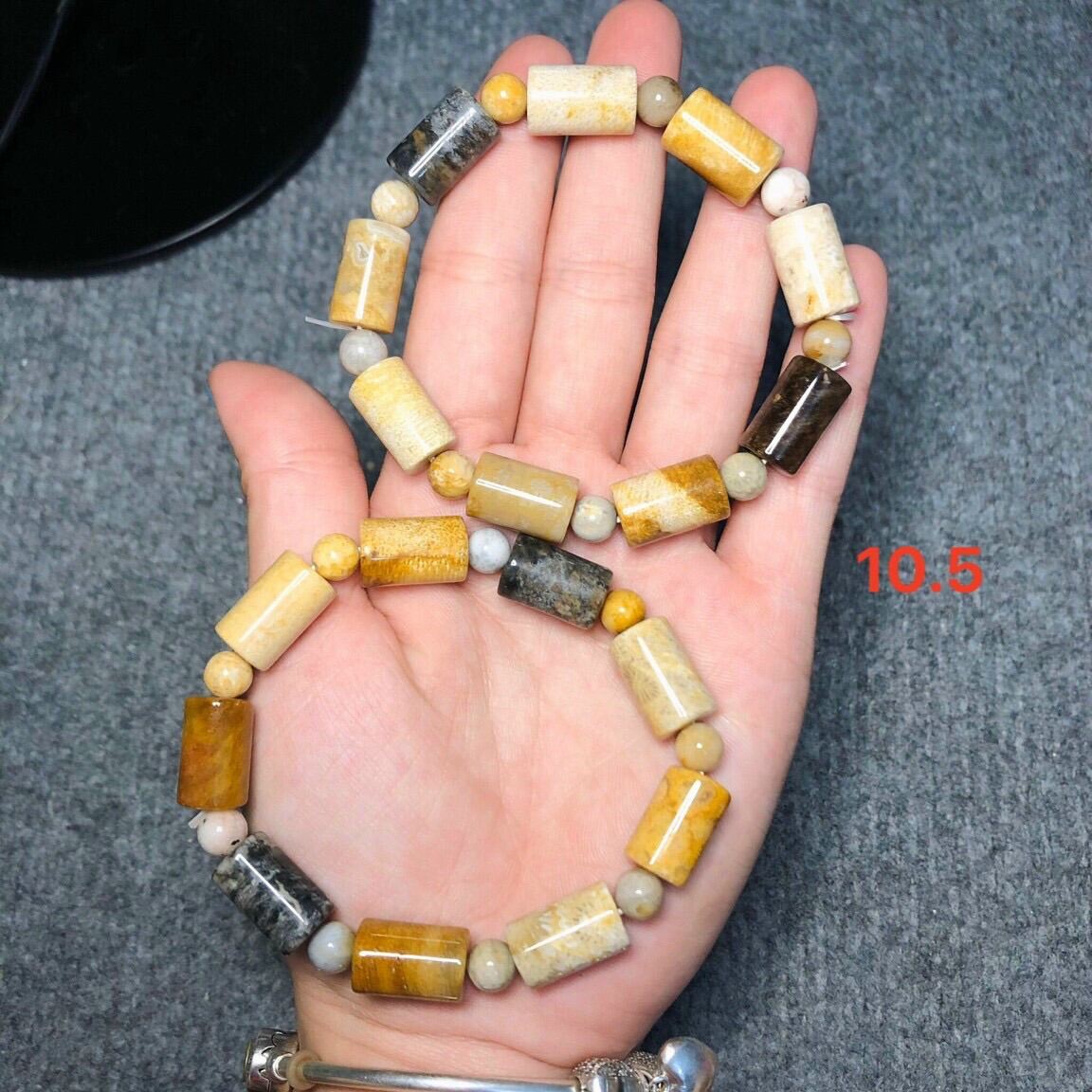 Vòng tay lu thống đá san hô 10.5 mm