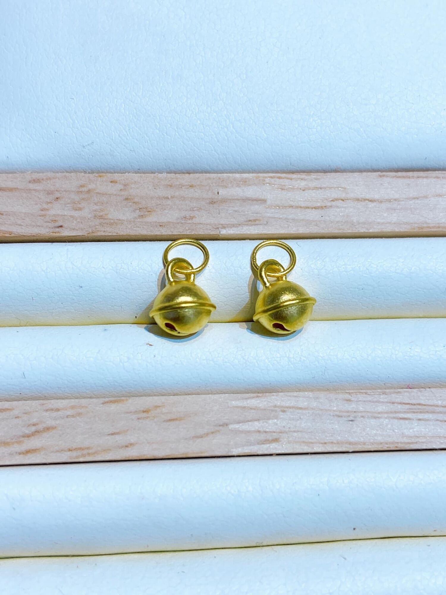 Charm chuông vàng 24k 9999 hàng chuẩn có bill, hoá đơn bảo hành đầy đủ