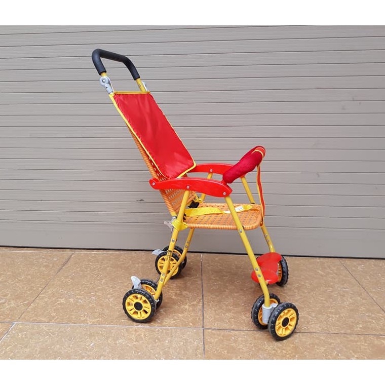 Xe đẩy mây gấp gọn có mái che, gối đầu, phanh chân, bảo hiểm