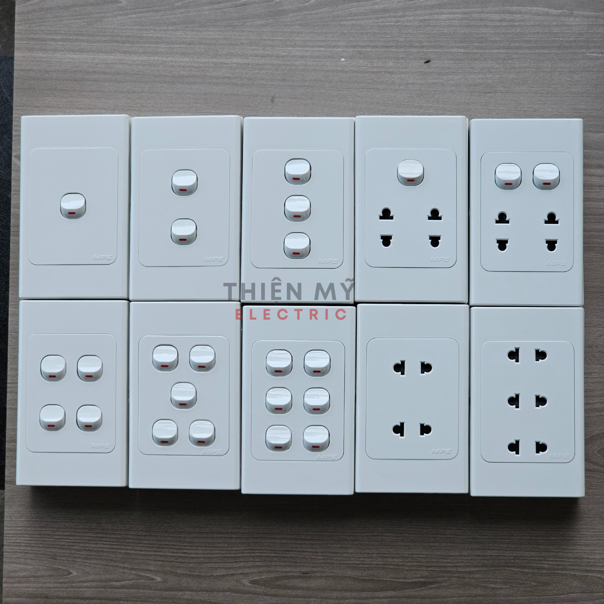 Mặt ổ cắm điện kèm công tắc lắp nổi,âm tường MPE