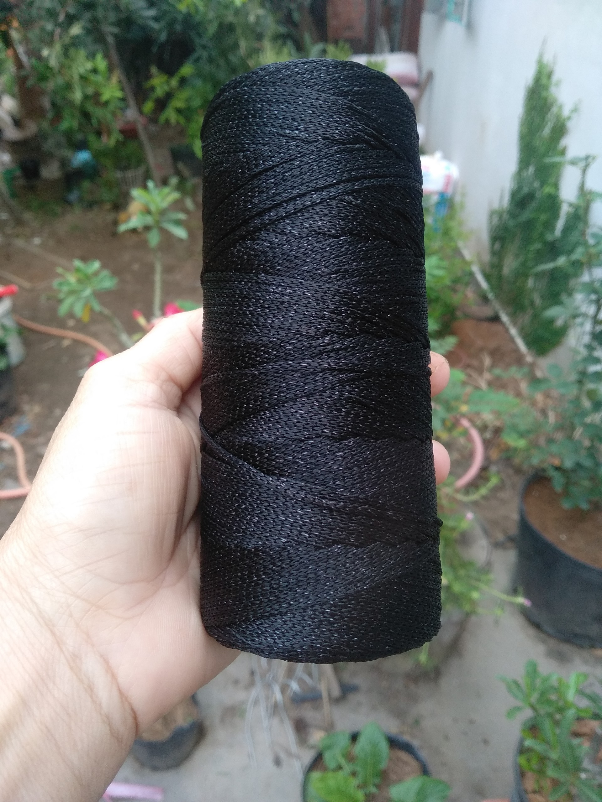 Sợi dệt kim tuyến màu đen