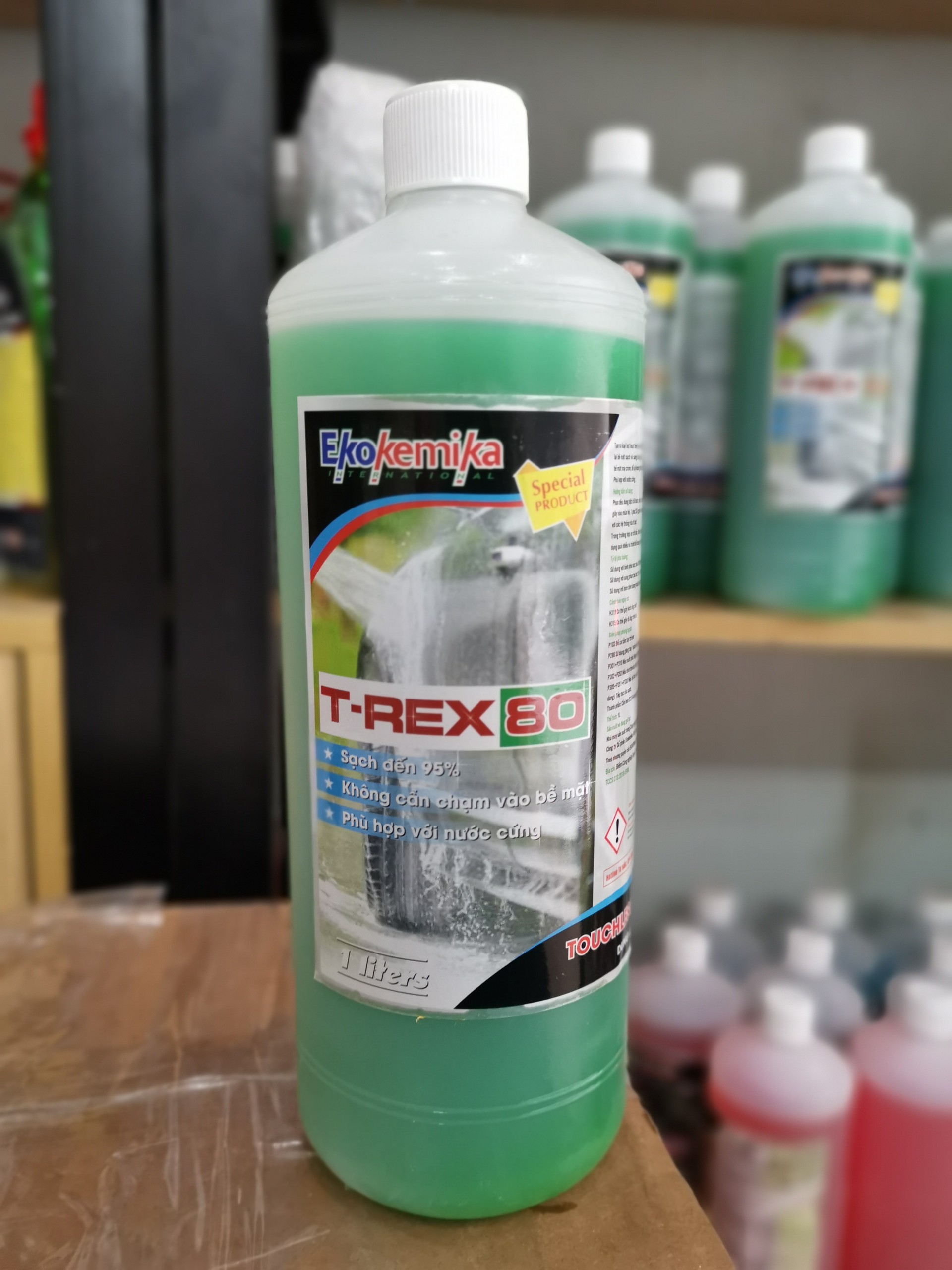 DUNG DỊCH RỬA XE KHÔNG CHẠM ĐẶC BIỆT EKOKEMIKA T-REX 80 - 1L
