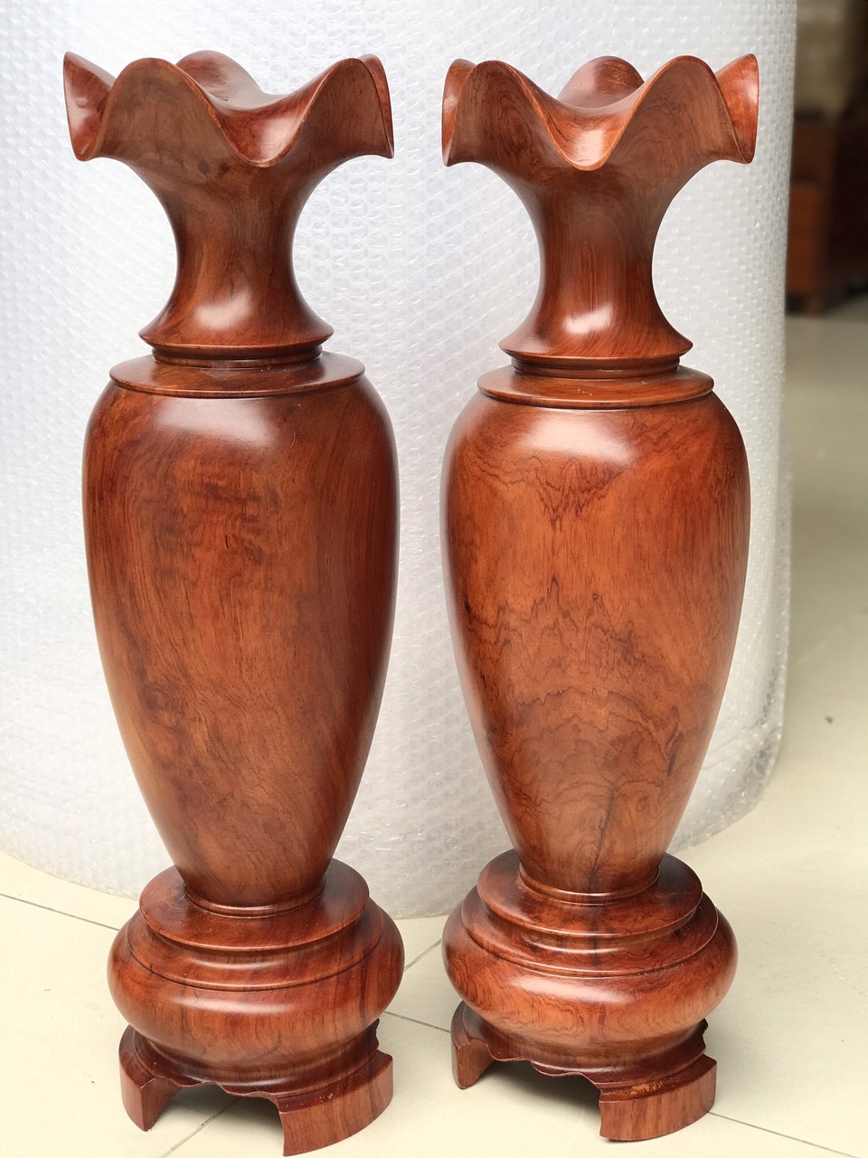 Lục bình gỗ hương Gia Lai vân gỗ tự nhiên kích thước cao 50cm đường kính 15cm, cam kết đúng chất gỗ