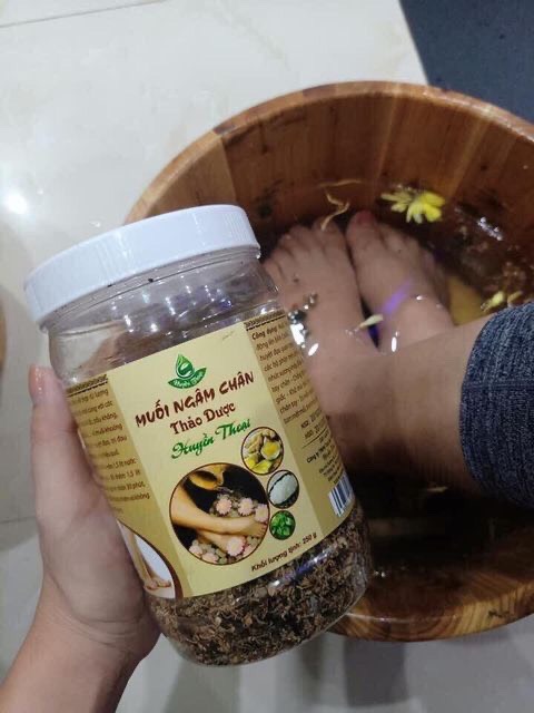 Muối ngâm chân thảo dược cải thiện giấc ngủ | chậu ngâm chân famimark.com