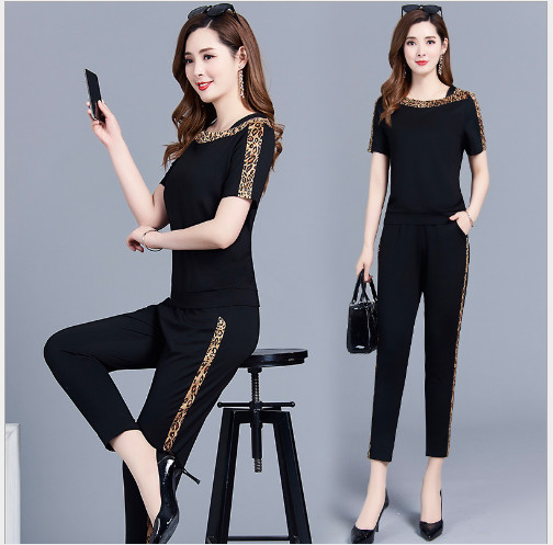 Bộ thun thể thao phối họa tiết da beo cách điệu tay ngắn