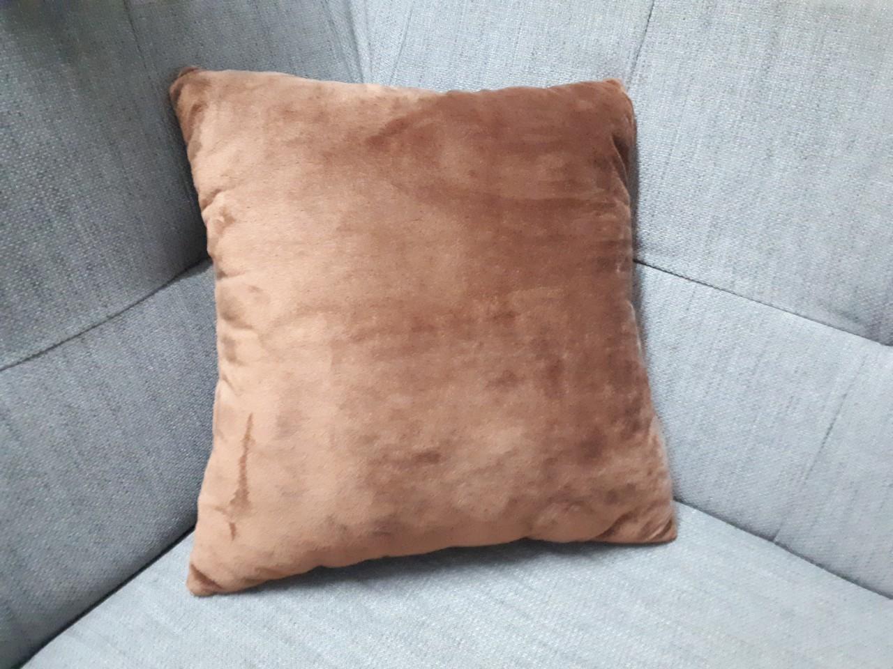 Gối tựa lưng sofa văn phòng - nâu đậm