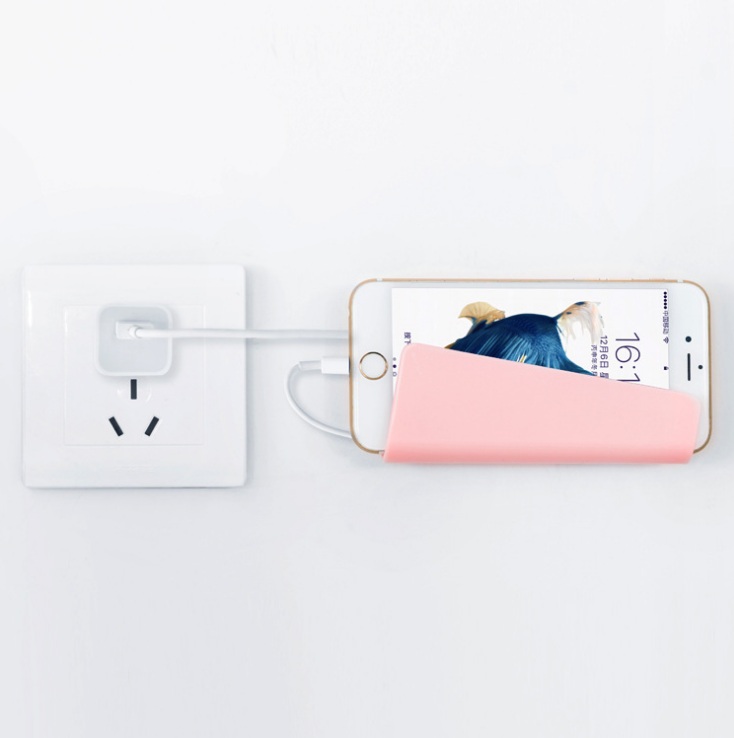 Giá treo, kệ treo để sạc điện thoại, Ipad dán tường chắc chắn, giá đỡ có chỗ cuộn dây gọn gàng khi cắm sạc