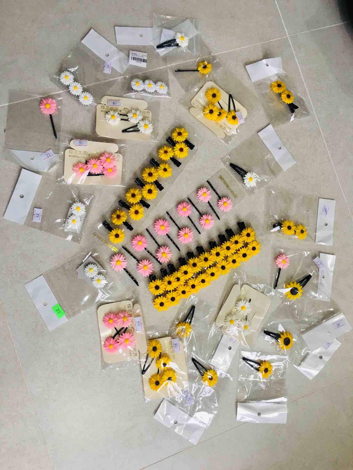 Kẹp xỉa hoa cúc nhiều màu loại 1 bông