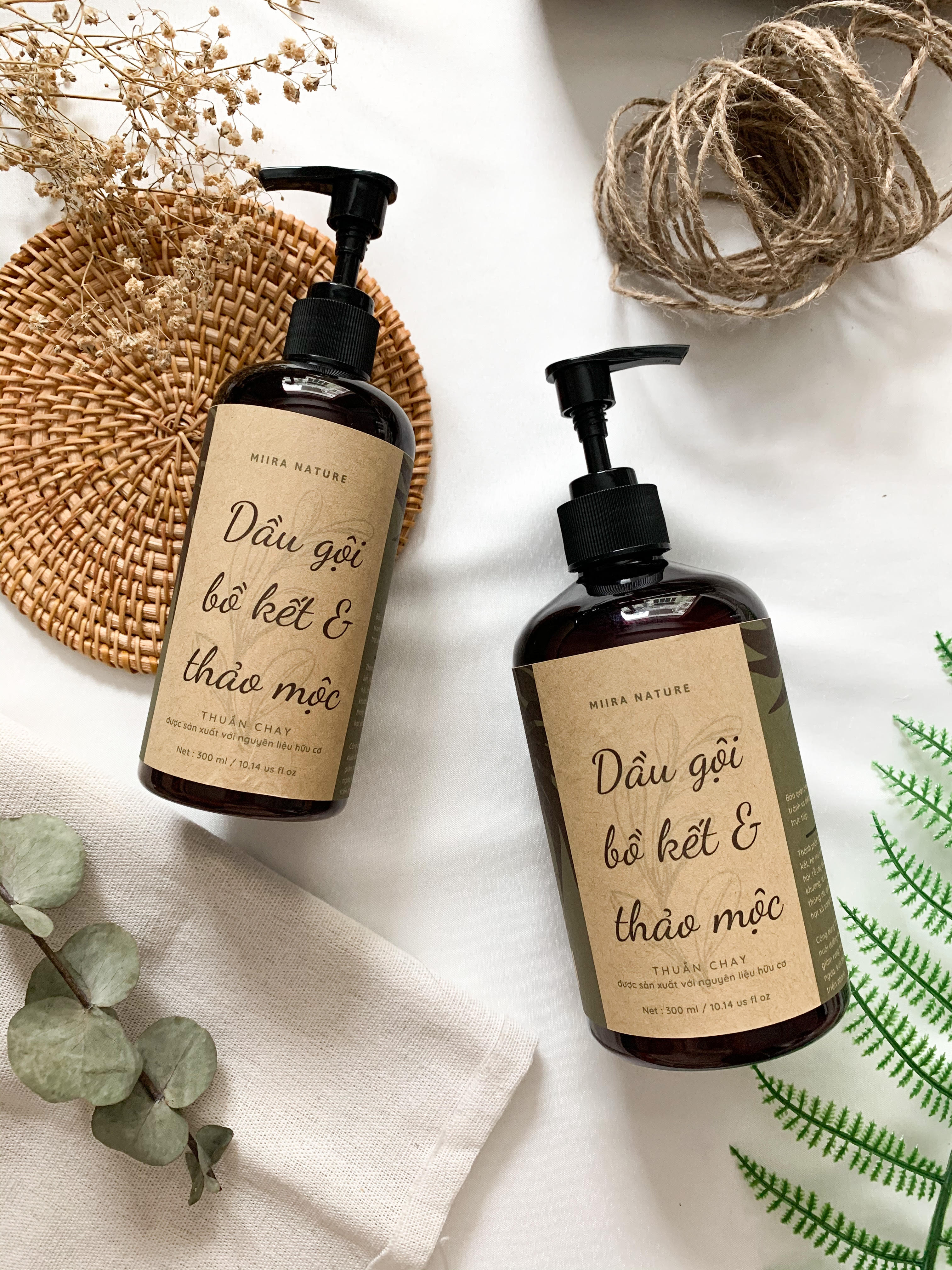 Dầu gội thiên nhiên 𝐠𝐢𝐚̉𝐦 𝐫𝐮̣𝐧𝐠 𝐭𝐨́𝐜, 𝐠𝐢𝐚̉𝐦 𝐠𝐚̀𝐮 𝐧𝐠𝐮̛́𝐚 𝐝𝐚 đ𝐚̂̀𝐮 bồ kết và thảo mộc