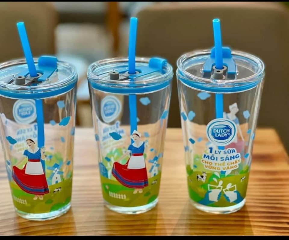 Ly thủy tinh kèm ống hút có nắp 450ml hàng khuyến mãi từ sữa vinamilk