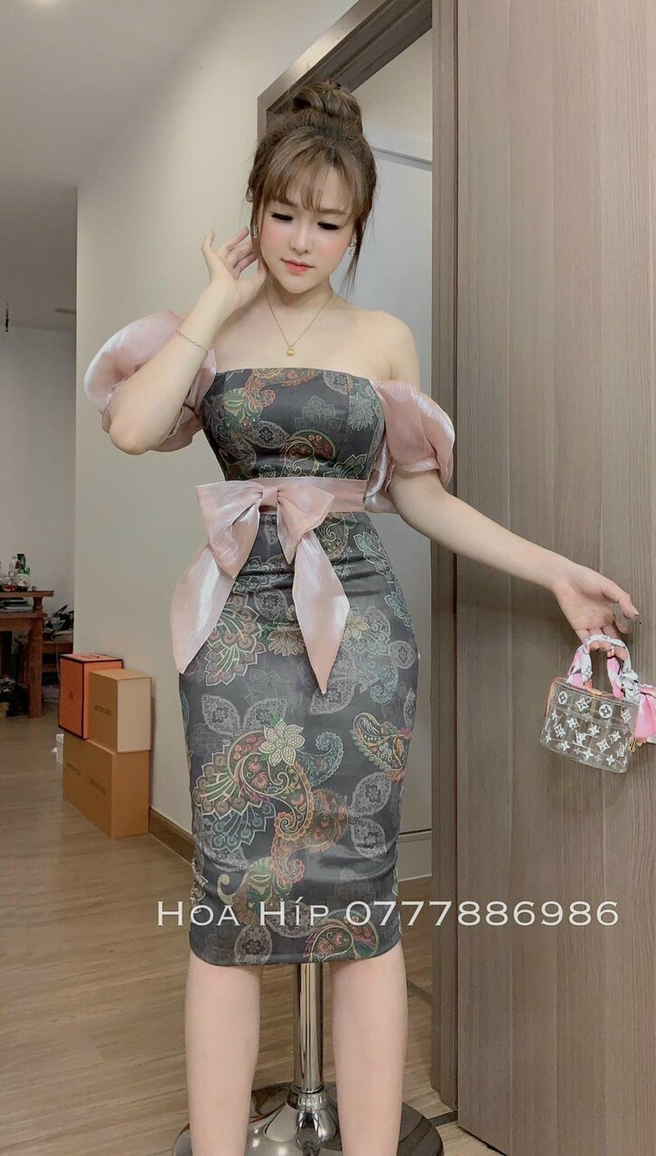 Đầm body cổ vuông phối voan họa tiết hoa
