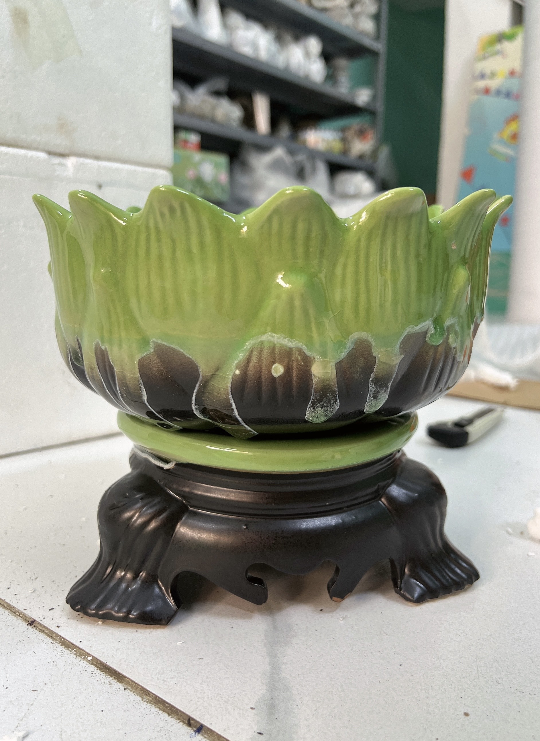 Bát thả hoa sen dáng hoa sen - Bát thả được nhiều hoa sen để bàn thờ