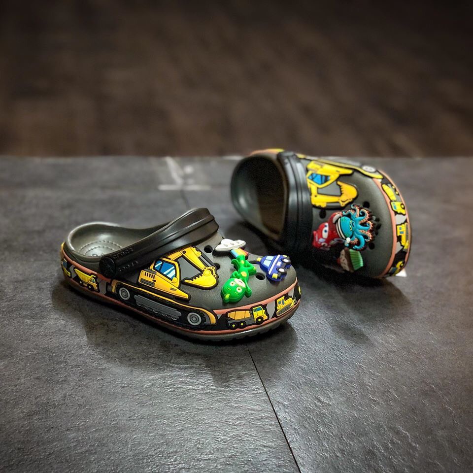 DÉP SỤC TRẺ EM CROCS- IN HÌNH XE CẨU