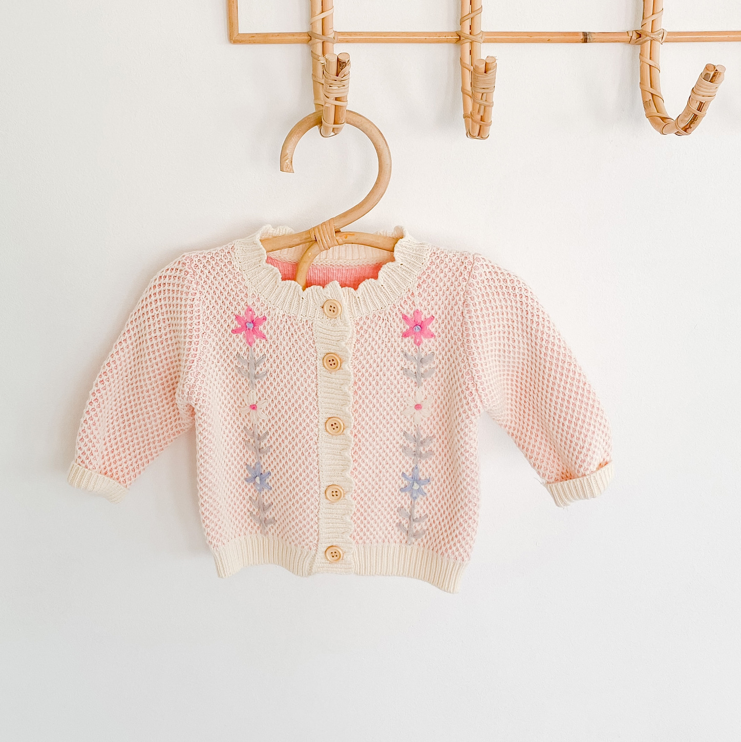 Áo Len Cardigan Cho Bé Gái Cổ Ren Tròn Thêu Hoa Trước Ngực Cài Cúc Chất Liệu 100% Cotton BST Thu Đông 2021 MINAN KIDS