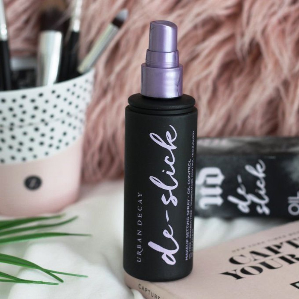 Xịt khóa makeup Urban Decay De-slick