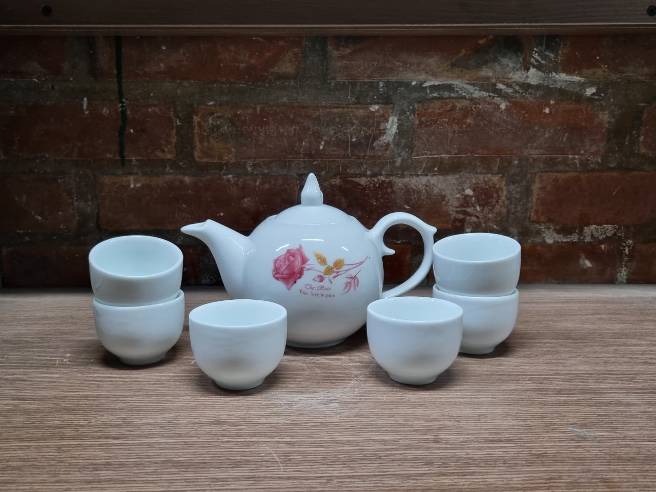 01 ấm (bình) trà 500ml và 6 chén không quai hoa hồng, hàng bình dân, giá rẻ