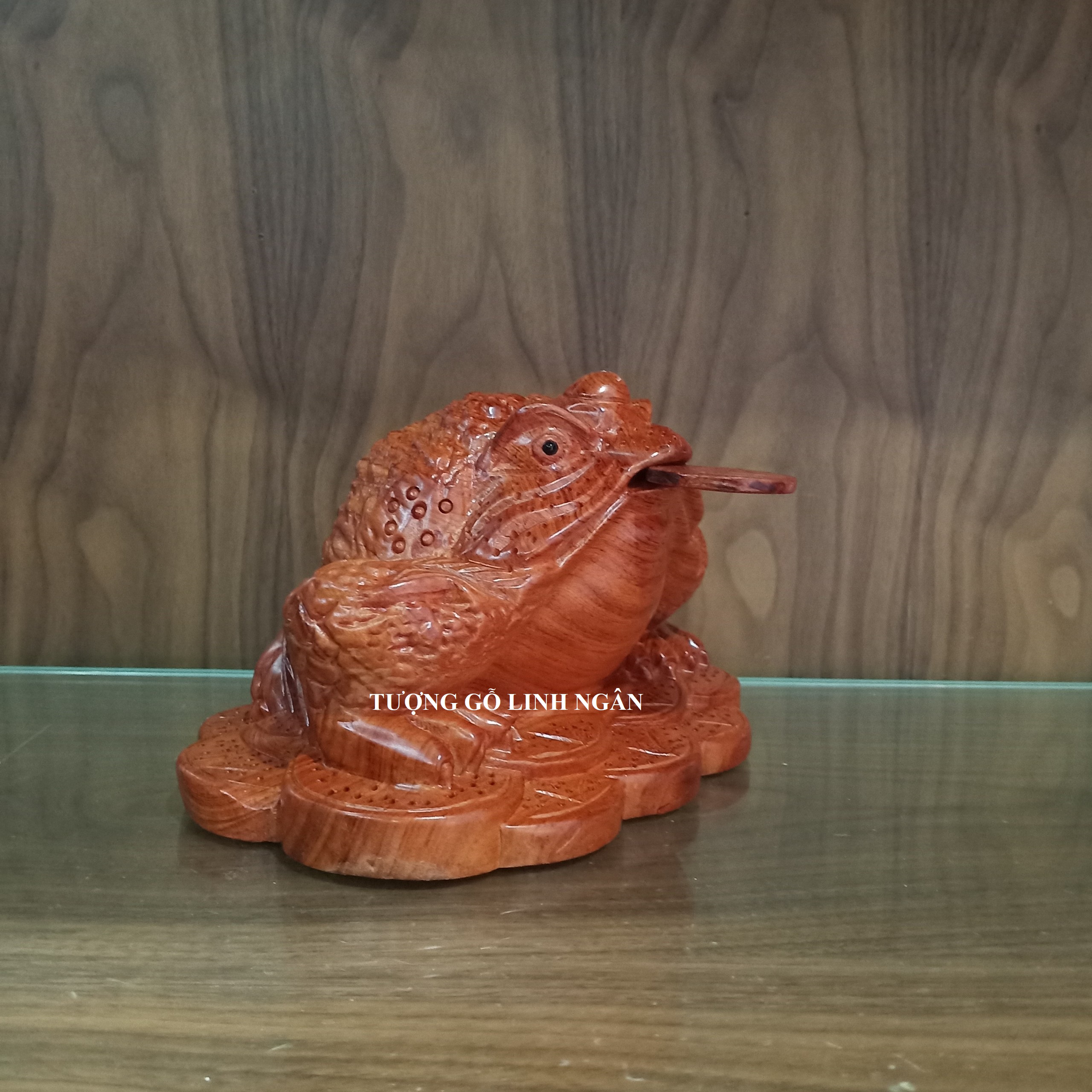 Cóc ngậm tiền (thiềm thừ) bằng gỗ hương (Cao 12, ngang 19, sâu 17 cm)
