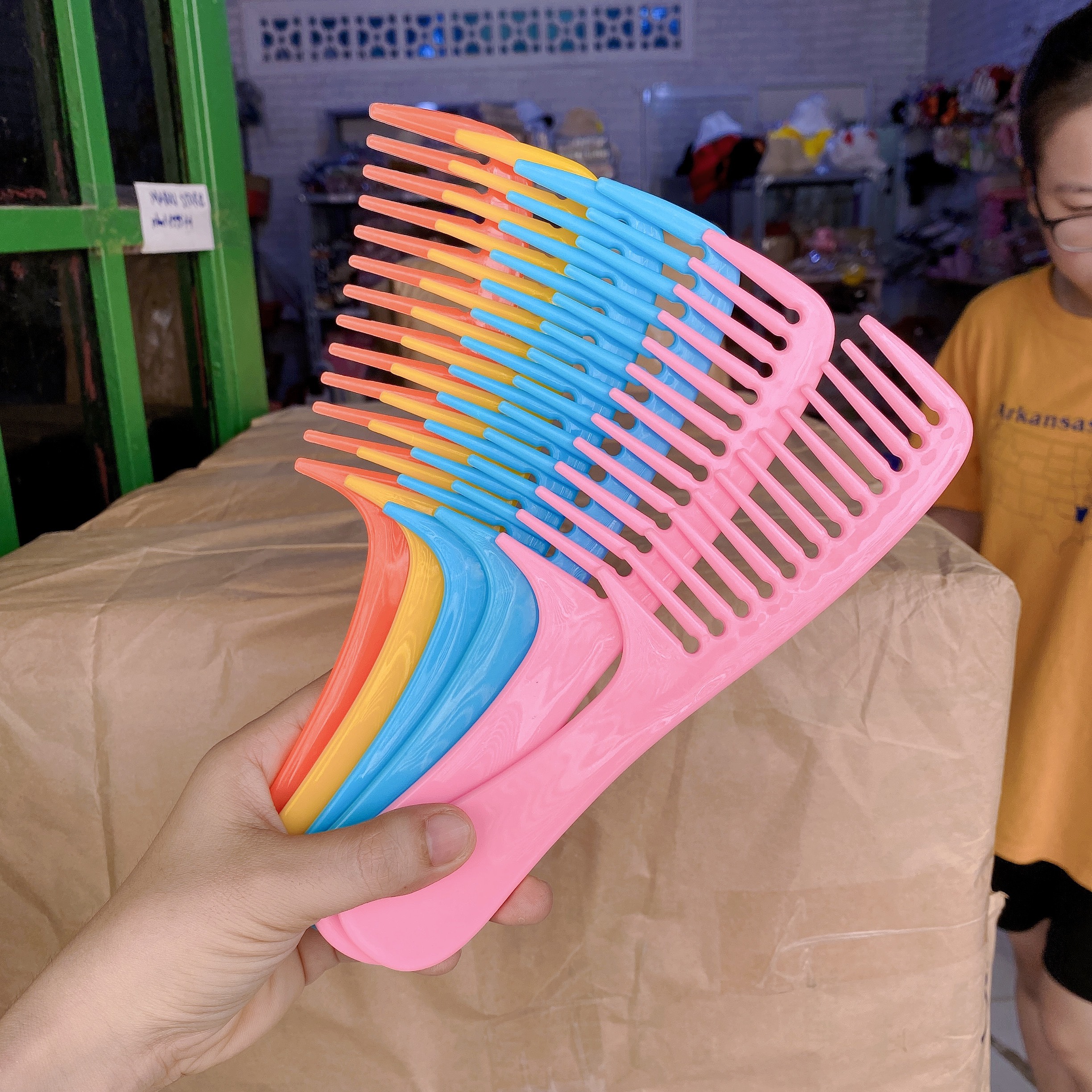 Lượt chải tóc rối nhiều màu khác nhau cho bé