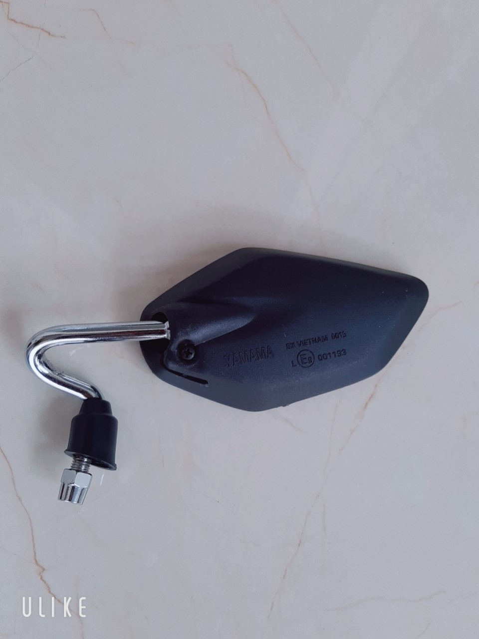 kính chiếu hậu kiểu uốn cong