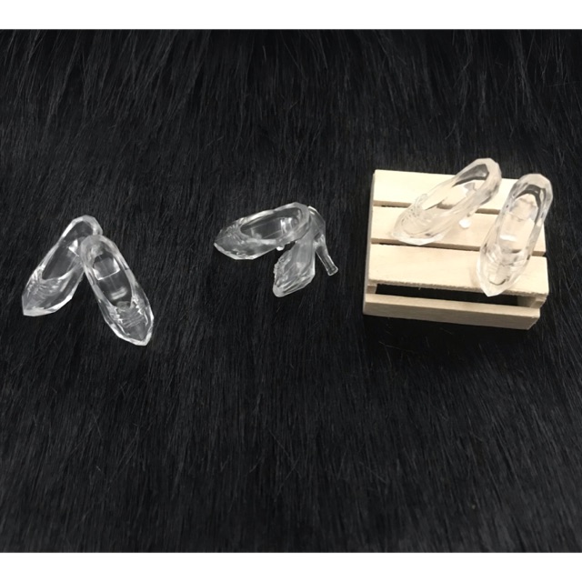 Giày thủy tinh cho búp bê barbe. chất lượng sản phẩm đảm bảo và cam kết hàng đúng như mô tả