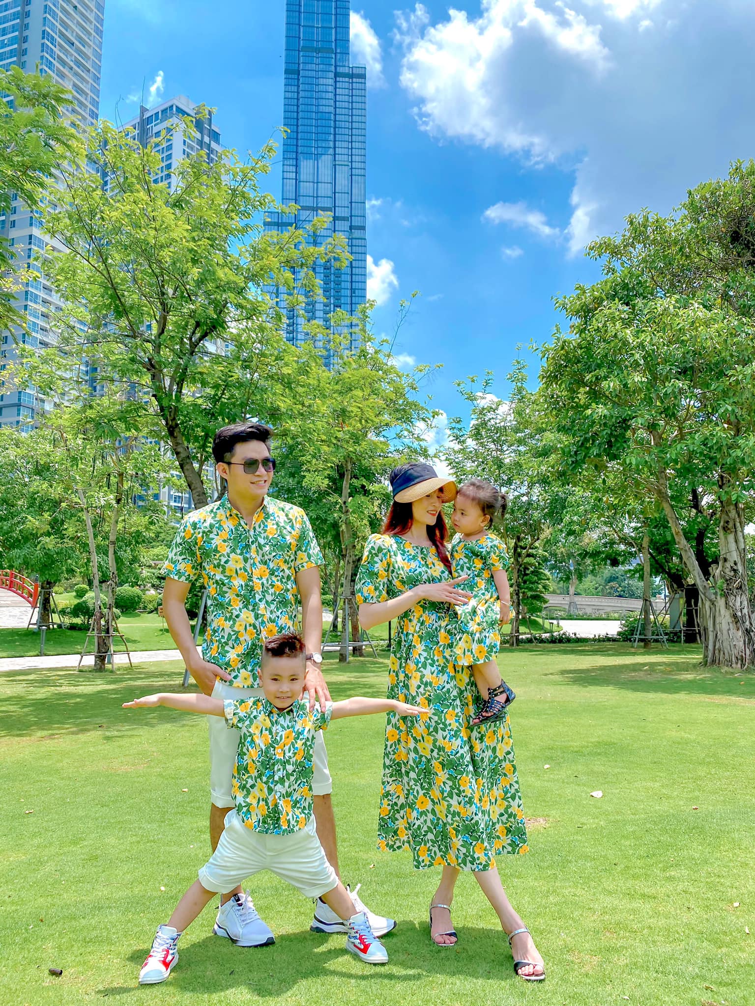 (Giá 1 Sản Phẩm) Đồ Đi Biển-Đồng Phục Gia Đình Du Lịch FAMAWA Fullsize từ 7-100kgs