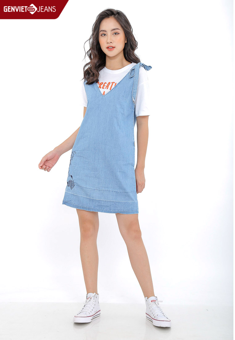 Đầm yếm jeans nơ vai thêu m.a.p ty523j508 genviet