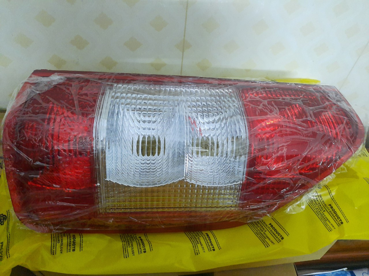 Cặp đèn hậu sau xe mercedes sprinter 16 chỗ