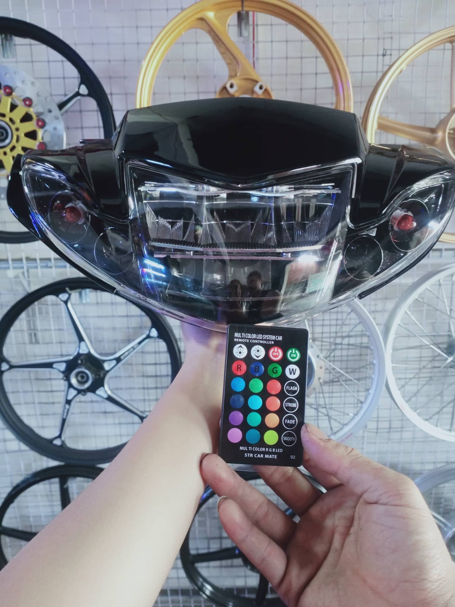 Đầu đèn 2 tầng lắp sirius 50-110cc tặng kèm demi remot