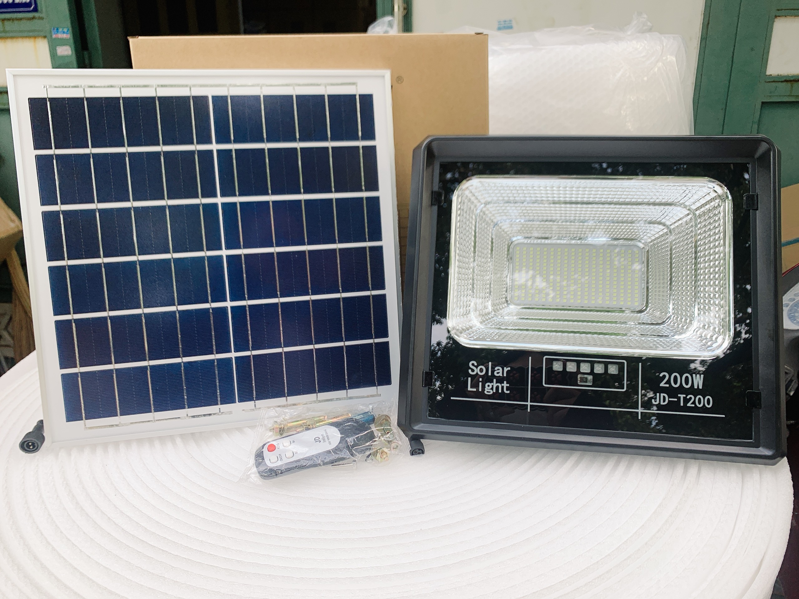 Đèn led năng lượng mặt trời jindian jd t200
