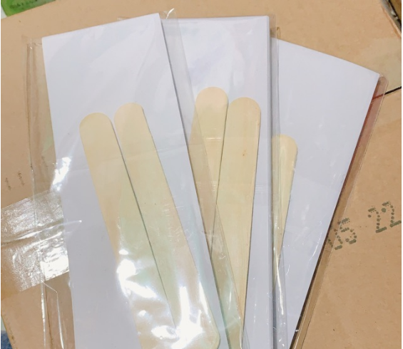 Giấy wax lông và 2 que wax lông